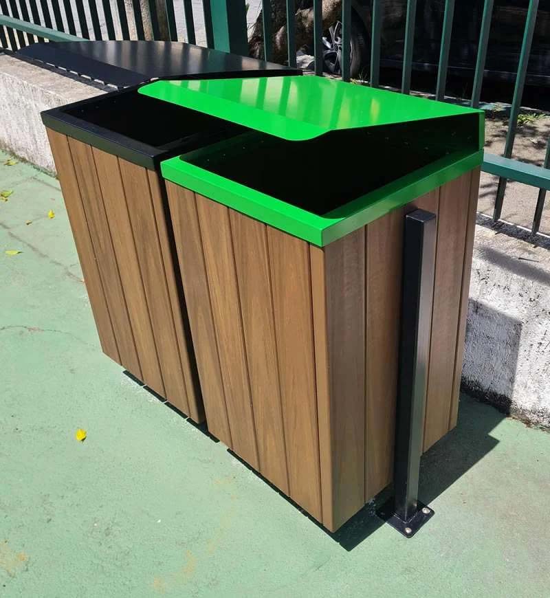 Lixeira-Ecologica-dupla-com-suporte-de-Madeira-Plastica-com-aro-de-aco-de-carbono.jpg