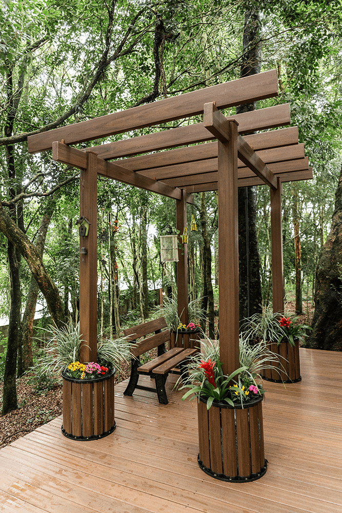 CACHEPOT EM MADEIRA PLASTICA ILUSTRAÇÃO COM PEERGOLADO