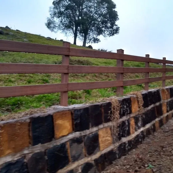 Cerca em Fazenha em Madeira Plastica
